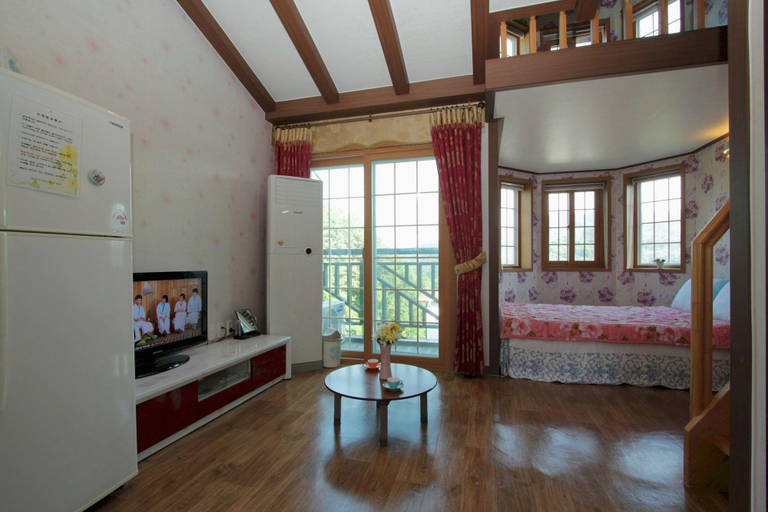 Others 5, Beljari Pension, Tongyeong