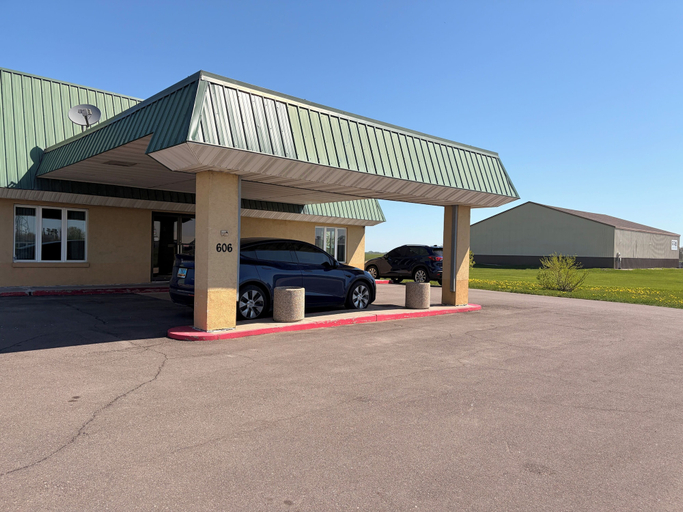 Exterior & Views 2, East Grand Inn Grand Forks ND I 29, Polk