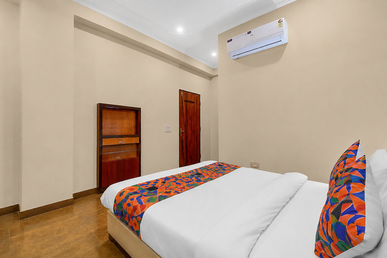 Room 5, FabHotel Runway, Near Jawahar Circle - Patrika Gate, Jaipur