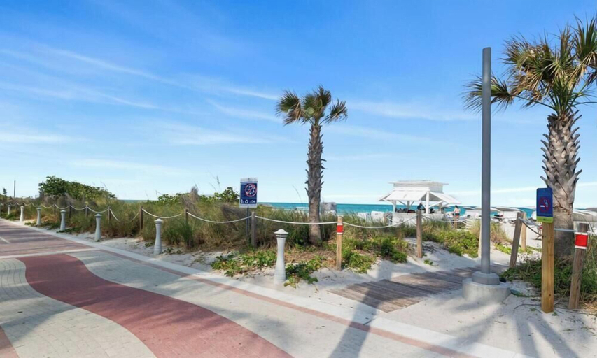 Property grounds 3, Tresor 2-2108, Miami-Dade