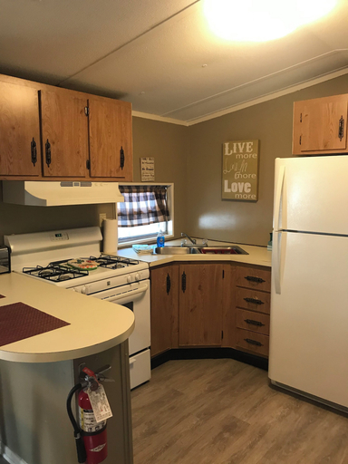 Private kitchen 5, Sunburst RV Resort, Santa Rosa