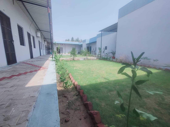 Property grounds 5, Royal Guest House, Ganganagar