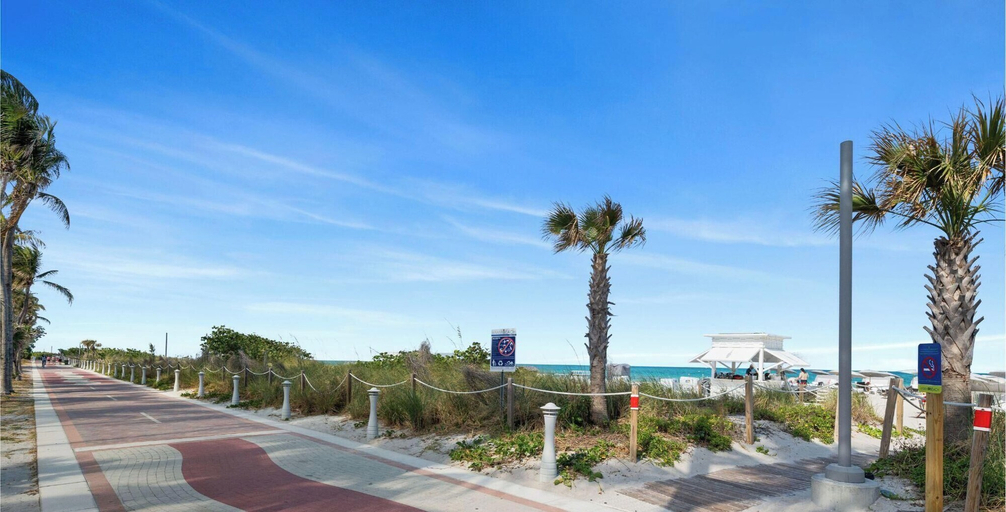 Property grounds 3, Sorrento 1514, Miami-Dade