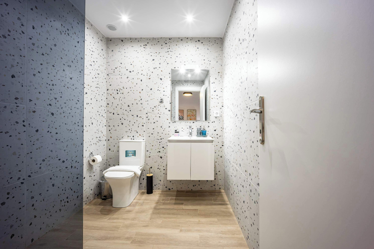Bathroom 4, Modern Studio l King Bed & Work Corner, Attica