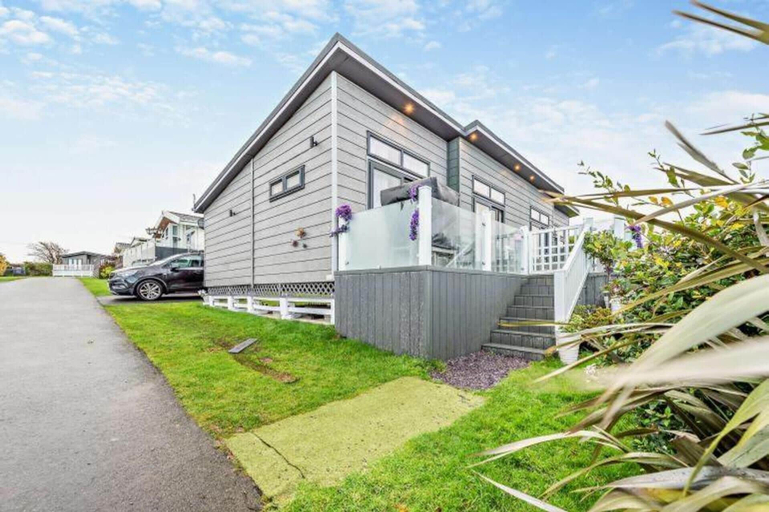 Exterior, Lodge Sleeps 6 - Indoor Pool & Parking, Ceredigion