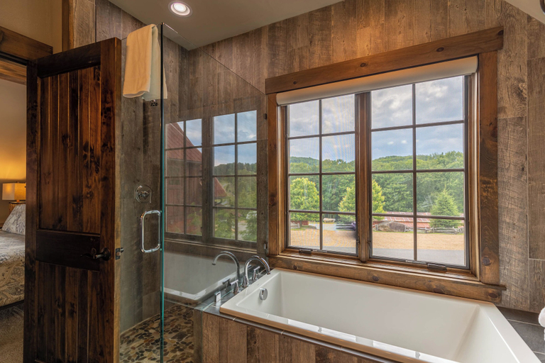 Bathroom 3, Sunrise Lodge at Eagles Nest, Avery