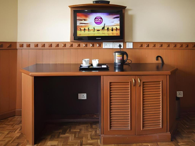 Others 5, Hotel Hilltop Towers, Dindigul