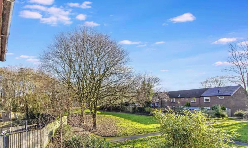 Property grounds, Convenient Modern Lrg 2 Bedroom w Wifi and Parking, Lancashire