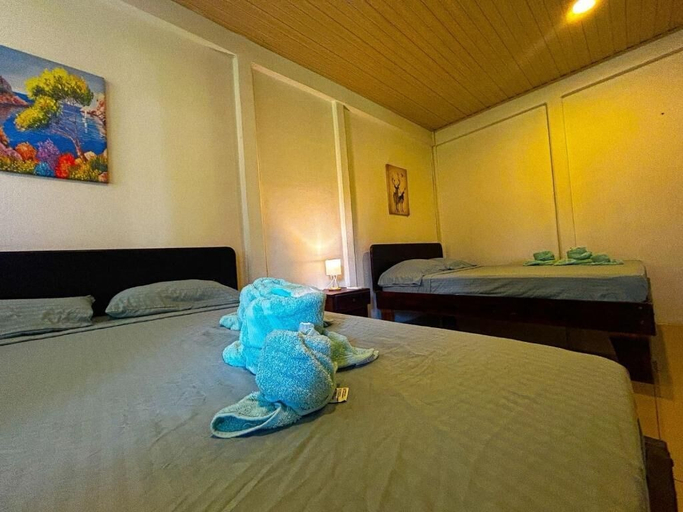 Room 2, Iguana Villas, Talamanca