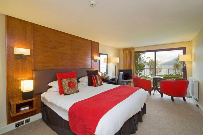Bedroom 2, Hollytree Hotel and Swimming Pool, Highland