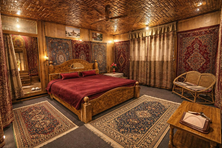 4, Dilnaaz Group Of Houseboats, Srinagar