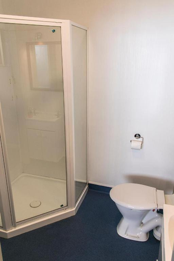 Bathroom 4, Kiwi's Nest Budget Accommodation & Backpackers, Dunedin