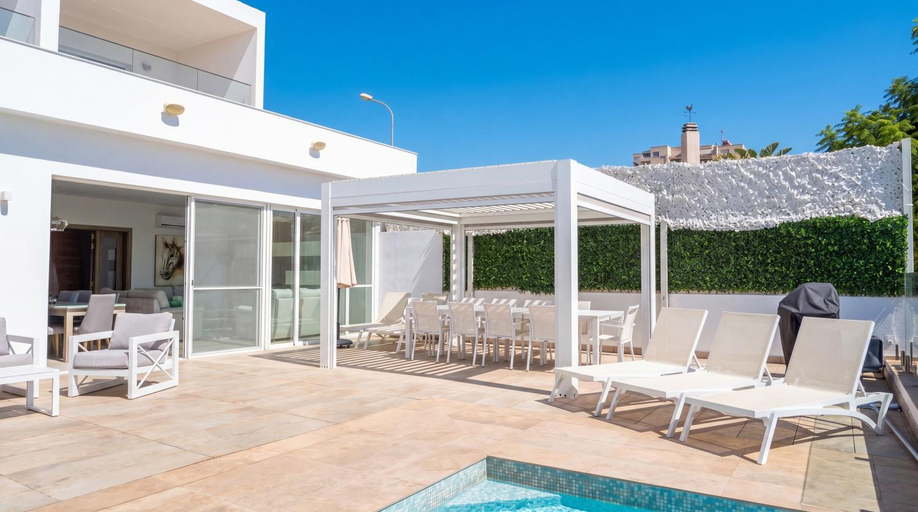 Sport & Beauty 2, Maltese Luxury Villas - Sunset Infinity Pools, Indoor Heated Pools and More!