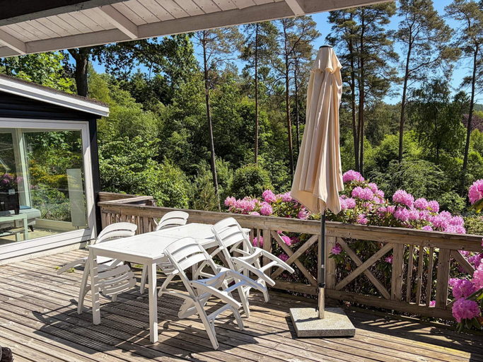 Outdoor dining, 4 Star Holiday Home in Silkeborg, Silkeborg