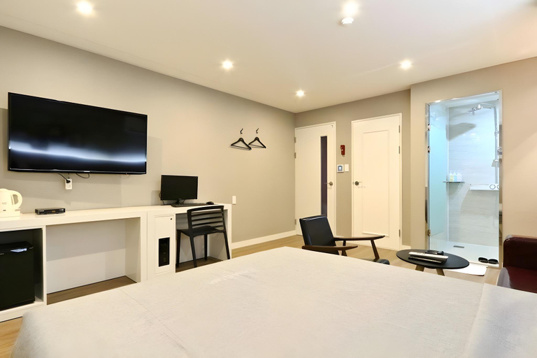 Others 4, Home Hotel, Busanjin