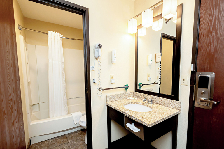 Bathroom 4, Quality Inn & Suites Marinette, Marinette
