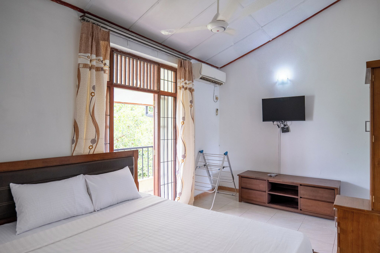 Room 5, Kethmi Holiday Home, Kesbewa