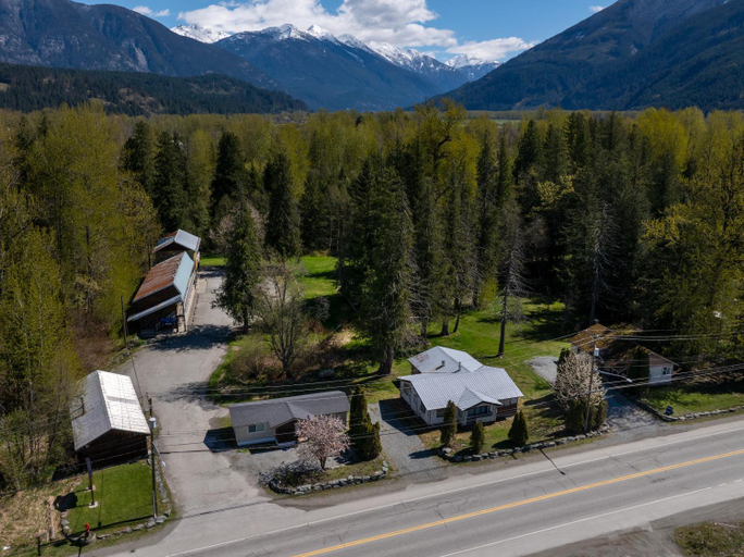 Others 4, The Hitching Post Motel, Squamish-Lillooet