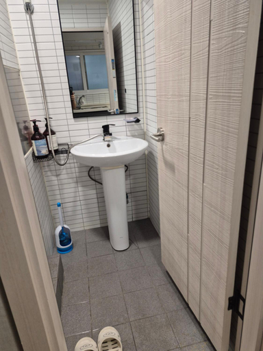 Bathroom 3, Dawoo House 2 in Hongdae, Mapo