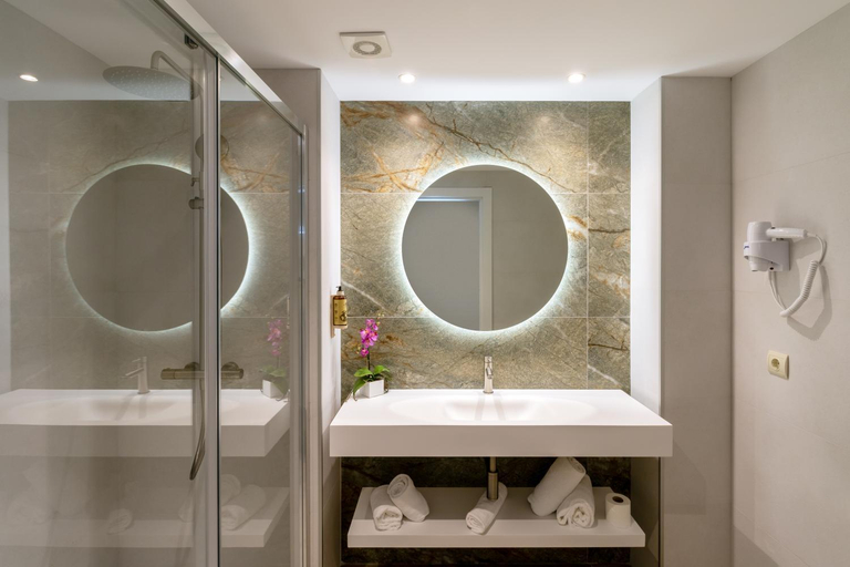 Bathroom 4, Beverly Park, Girona