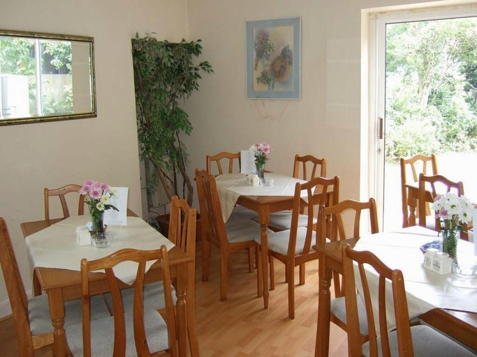 Food & Drinks, Martel Guest House, London