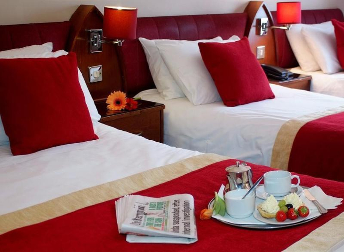 Bedroom, Killarney Court Hotel