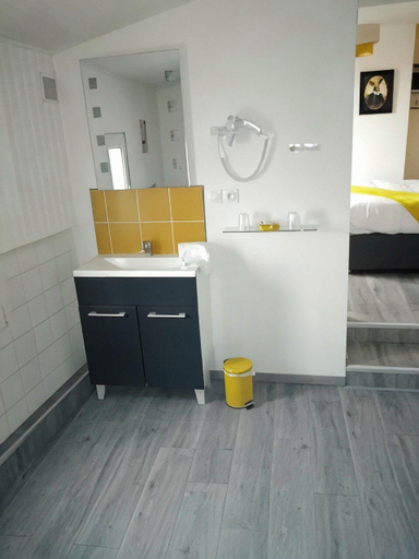 Bathroom 5, Les Remparts, Pas-de-Calais