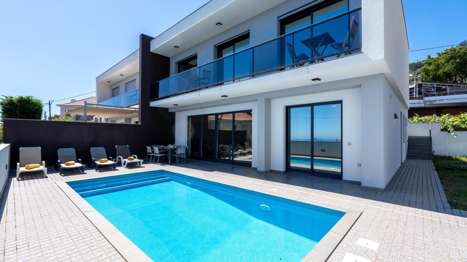 Sport & Beauty 4, Evoque Villa by LovelyStay, Calheta