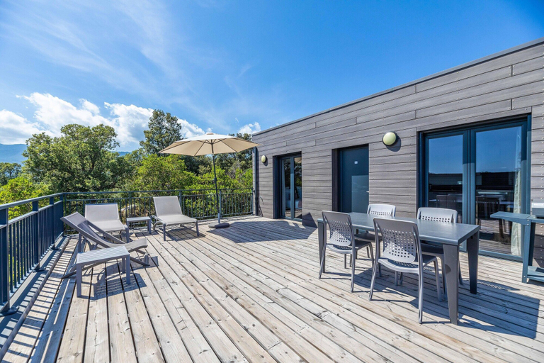 Outdoor dining 5, Sun-drenched Corsican Flat, Corse-du-Sud