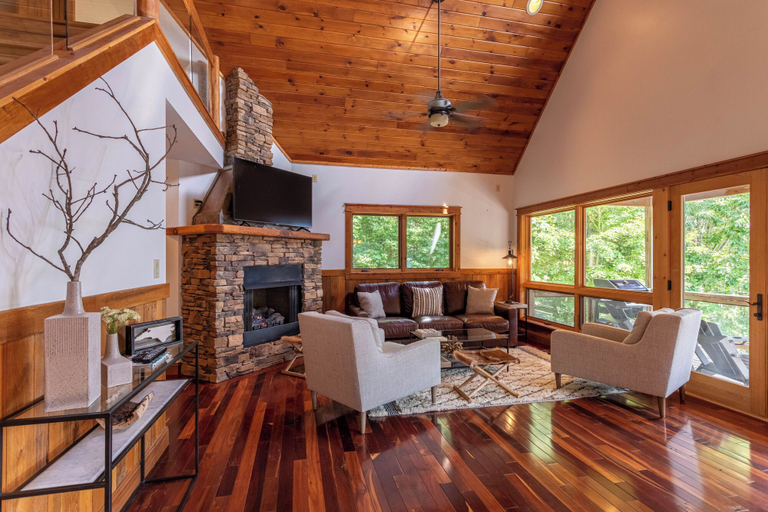 Interior 5, Shady Pines, Avery