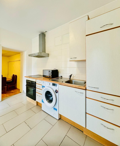 Shared kitchen 5, Private Room Near Liesing Station, Wien