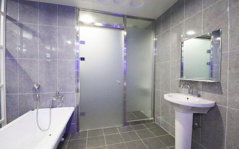 Bathroom 3, Gunsan Haru, Gunsan