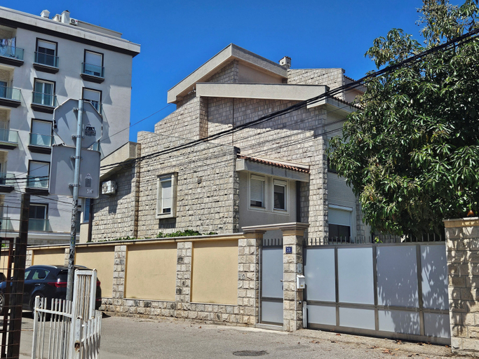 Exterior 5, Stone Anto House