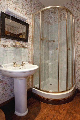 Bathroom 3, Hodgkinsons Hotel Matlock Bath, Derbyshire
