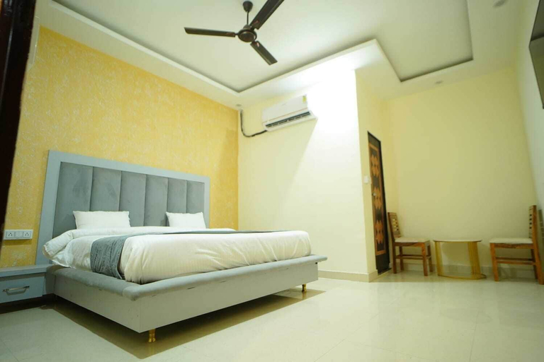 Room 3, Hotel Rising Banquet and Restaurant, Faizabad