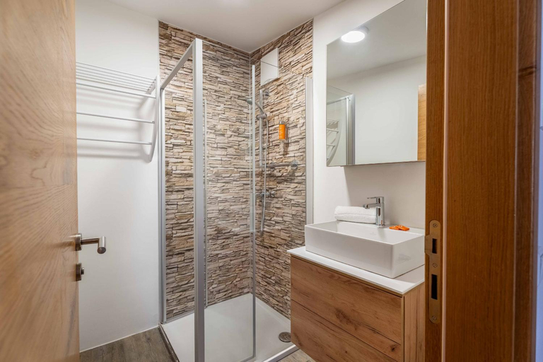 Bathroom 2, Maiskogelblick Apartments by we rent, Zell am See