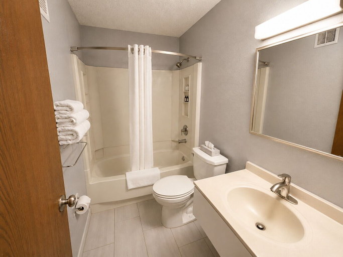 Bathroom 5, Corning Inn, Steuben