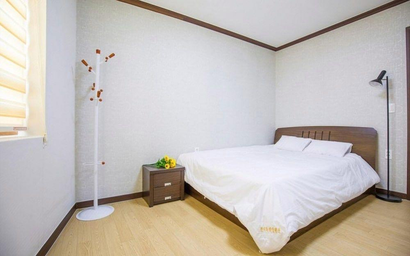 Bedroom 2, Yeosu Sun Beach Pension, Yeosu