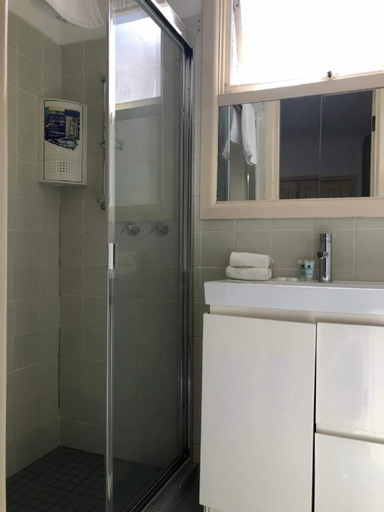 Bathroom 5, Evancourt Motel Malvern East, Melbourne