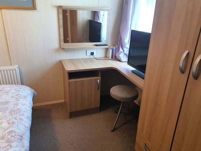 Room 4, 3-bed Caravan, Sleeps 8 With Enclosed Decking, Lancashire
