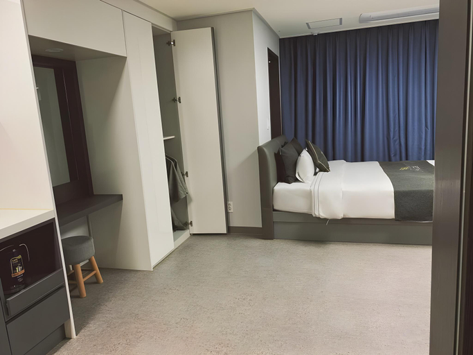Bedroom 2, Suncheon Shine Hotel, Suncheon