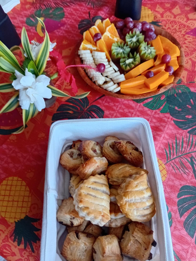 Food and drink, Pension Terehaunui Teahupoo