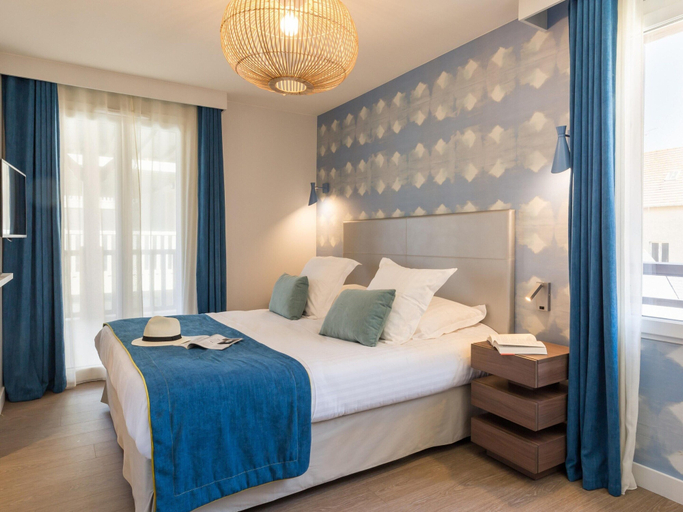 Room 4, Premium Deauville Spa Apartment for 8, Calvados