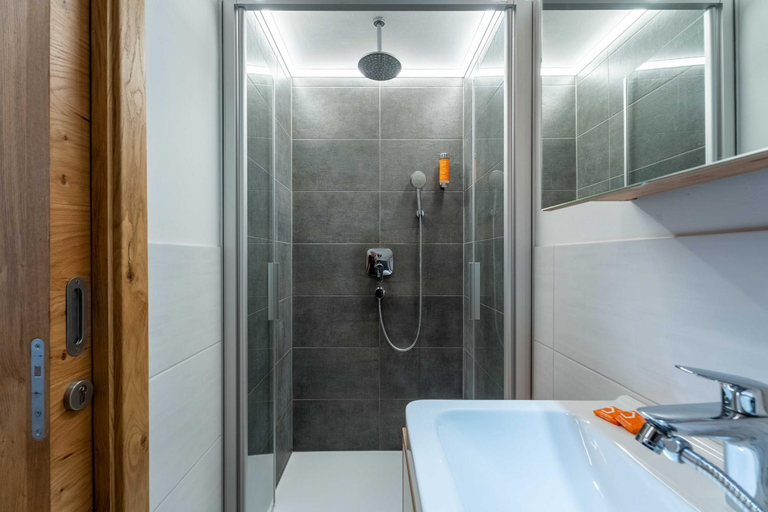 Bathroom 2, Maiskogelblick Apartments by we rent, Zell am See
