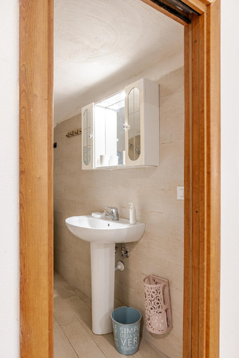 Bathroom 3, Tinnyhouse, Napoli