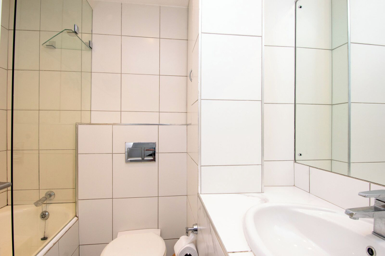 Bathroom 3, 1002 Bermudas, eThekwini