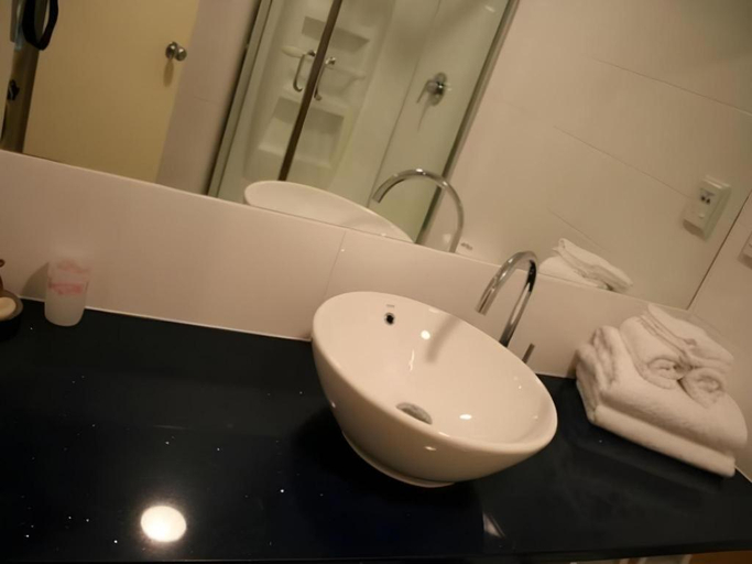 Bathroom 2, AK West Motel, Waitakere