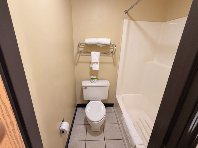 Bathroom 5, East Grand Inn Grand Forks ND I 29, Polk
