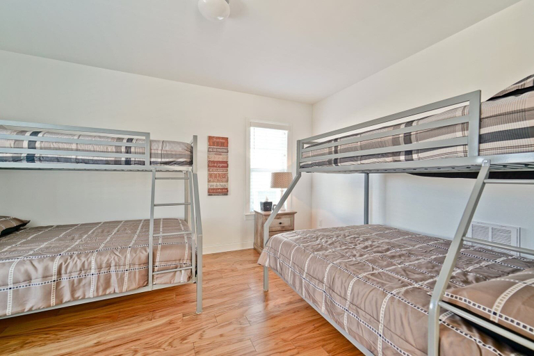 Room 4, Knot A Care 4 Bedroom Home by RedAwning, Brunswick