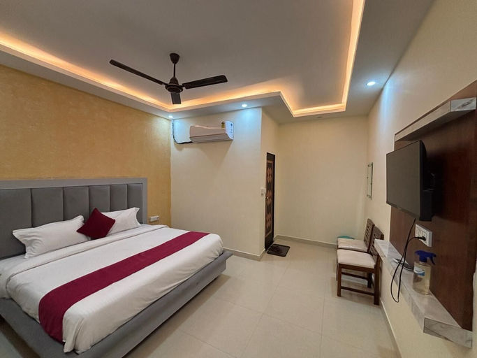 Room 2, Hotel Rising Banquet and Restaurant, Faizabad